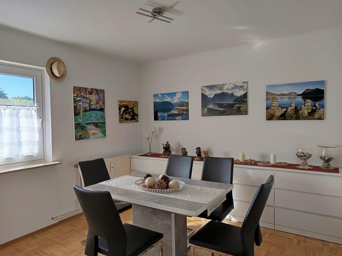 3-Zimmer-Wohnung mit Balkon, Carport & zusätzlichem Hobbyraum (mit eigenem Eingang) – Esszimmer (oder 2. Schlafzimm)