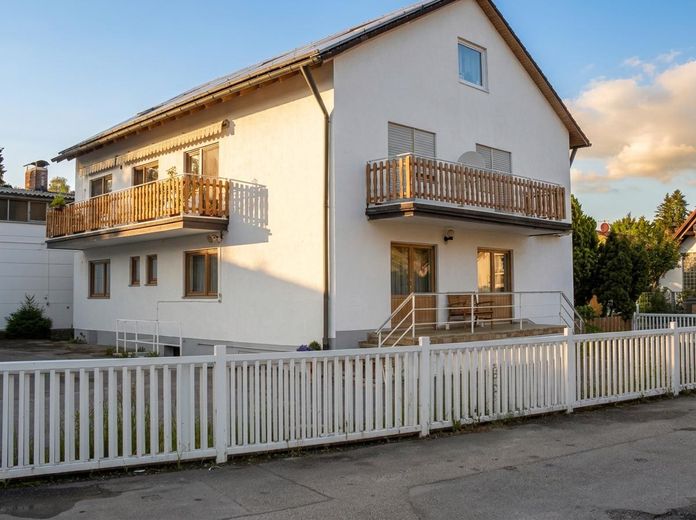 Seltenes Eckgrundstück in Toplage mit Potenzial - mehr Generationen / Wohnen & Arbeiten – Strasse Y