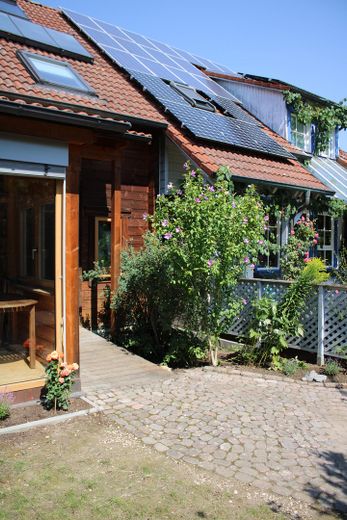 Eingang neben Anbau Süd