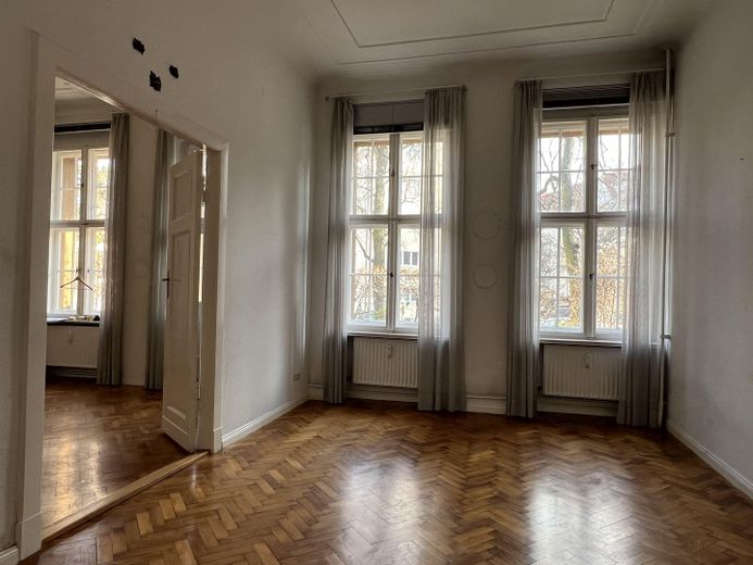 Grüne Insel mitten in Wilmersdorf: Charmante 4-Zimmer-Altbauwohnung – Zimmer vorn rechts