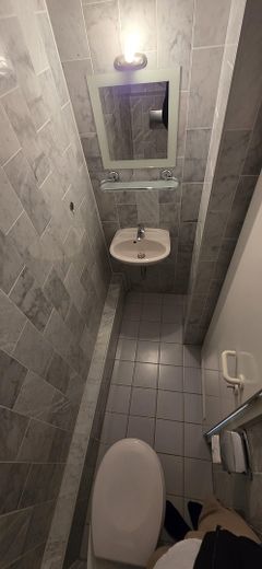 leegstaande 4-kamer-dakappartement in rustige ligging met overdekt balkon op het zuiden – Gäste-Bad