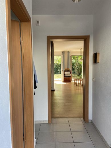 Środkowy segment szeregowca (bez prowizji) w Wiley, Neu-Ulm – Flur 