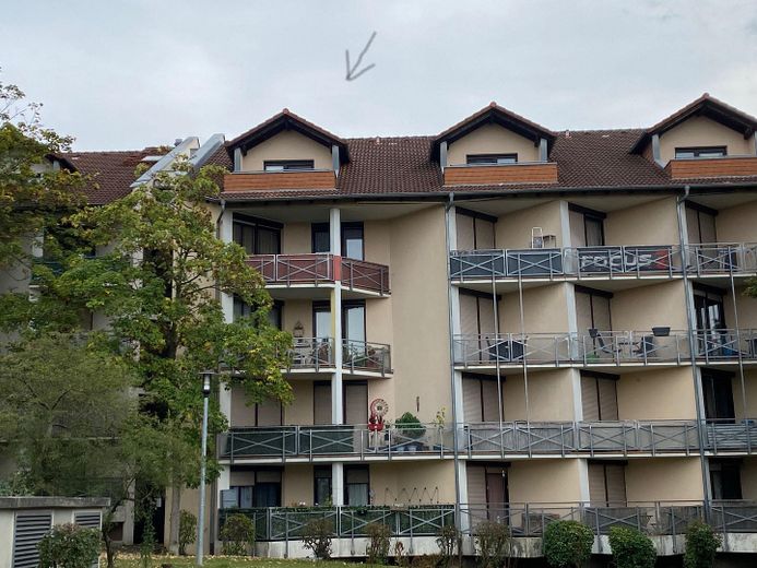 Helles 1-Zimmer-Dachgeschoss-Apartment mit großer Dachterrasse in der Nähe des UKGM – Aussenansicht