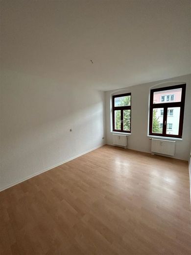 Großzügige 3-Zimmer mit Einbauküche, Balkon, Wannenbad und Laminat in zentraler Lage! SP mgl. – PHOTO-2023-10-20-10-08-26_3