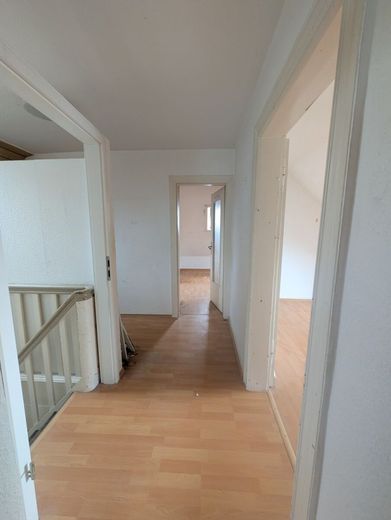 Löhne-Gohfeld — bezugsfreies Anlageobjekt mit Entwicklungspotenzial – Flur OG