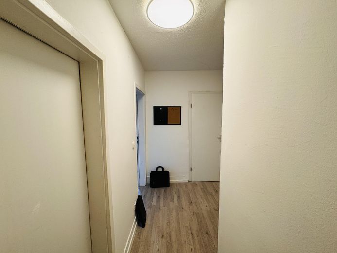 Stuttgart’ta %8 brüt getiri! Tamamen kiralanmış, 5 odalı WG yatırımı ve üst düzey nakit akışı – Flur