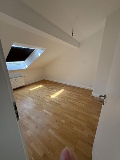 Popüler Nordend'de yenilenmiş 2 odalı daire! – Schlafzimmer