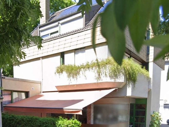 Inwestycja kapitałowa lub do zamieszkania – lokal handlowy i 2 wolne mieszkania – Zdjęcie 1