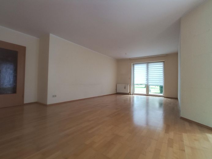 Solides MFH, Schweriner Stadtrand, als Investment o. Eigennutzung, sof. bezugsfähig, 2.505m² Grdst. – Wohnzimmer EG rechts c