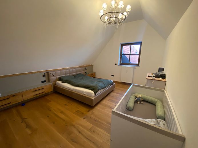 Exkl. 3-Zimmerwohnung 74+21qm EINMALIGER NUTZFLÄCHE - Einbauküche+begehb. Kleiderschr. auf 2 Ebenen – Nutzfläche