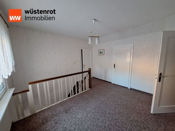 Wohnen mit Perspektive in Wulfen - Einfamilienhaus mit Garten, Garage und Raum für Ihre Ideen – Flur im Dachgeschoss