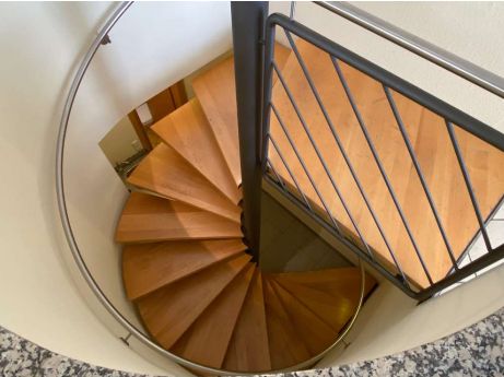 Büro / Praxis / Co-Working / Atelier in zentraler Innenstadtlage von Offenbach a.M. – Treppe zum Untergeschoss