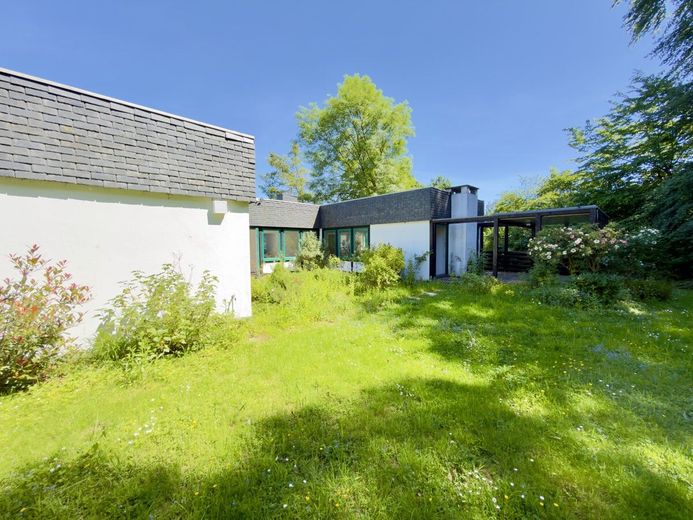 Absolute Rarität: Bungalow in Schildgen mit 6.612 m² Grundstück in direkter Waldrandlage – Blick auf den Bungalow