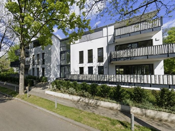 Wiesbaden: investimento redditizio in una posizione privilegiata tra le ville! Condominio di alta qualità con potenziale di sviluppo – Foto 1