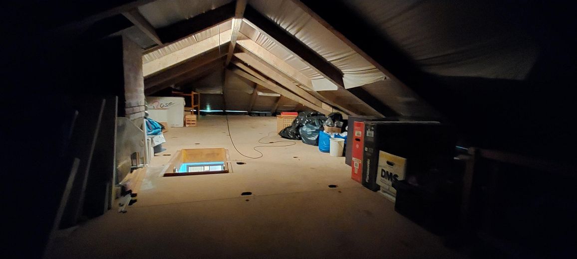 Ideal für Pferdehaltung - Einfamilienhaus, Baugrundstück, Stall und Hausweide / Resthof – Dachboden