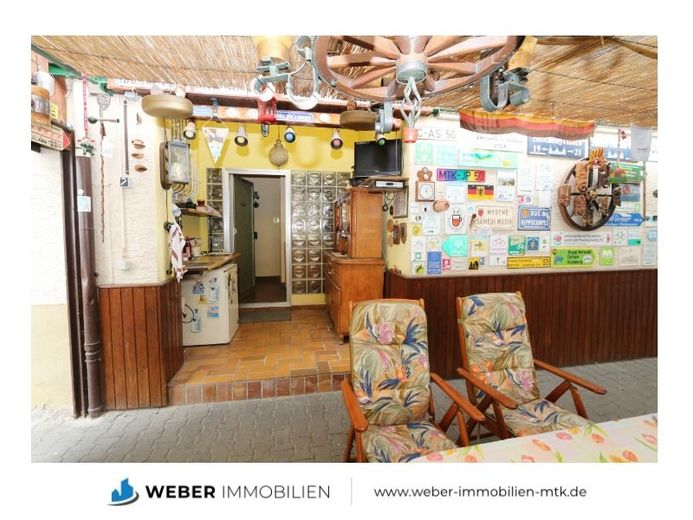 1-2 Generationenhaus mit SONNEN-Garten in RUHIGER Seitenstraße von WEILBACH – Hauseingang