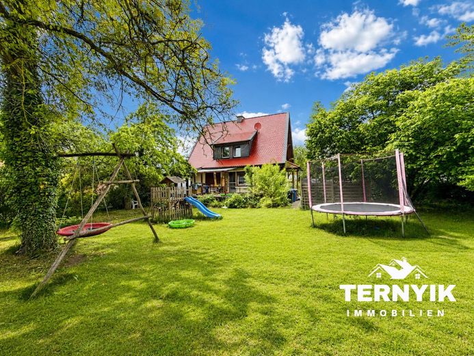 Familientraum mit Paradiesgarten - Schnuckeliges Haus - 5 Zimmer, Terrasse, Doppelgarage, Bestlage! – Riesiger uneinsehbarer Garten für Kinder und Familie