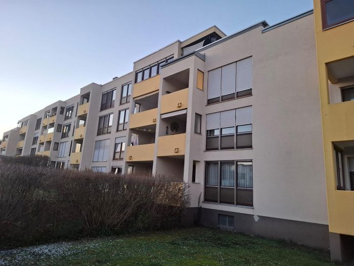 Państwa dom w sercu Bad Windsheim z zabudowaną kuchnią i balkonem – Foto 10
