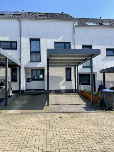Provisionsfrei: Familienhaus in Langenfeld-Immigrath mit 4 Schlaf-/Arbeitszimmern – Hausansicht