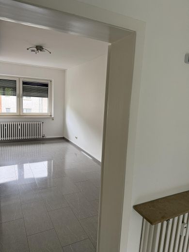renovierte Wohnung mit Balkon und Blick ins Grüne – Schlafzimmer 