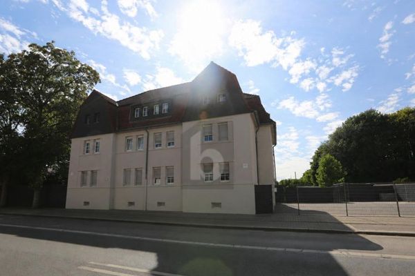 WOHNEN MIT VERMIETETEN EINHEITEN UND BAUPOTENZIAL