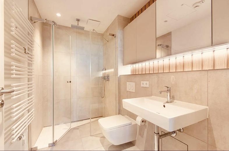 HafenCity | Exclusivo apartamento de 4 habitaciones | 127 m² | Vistas al Elba y a la Elbphilharmonie – Badezimmer