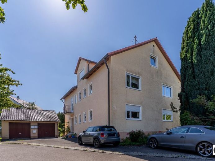 Three residential units on approx. 1,100 m² - developable existing property in a quiet location in Neuburg – Photo 1