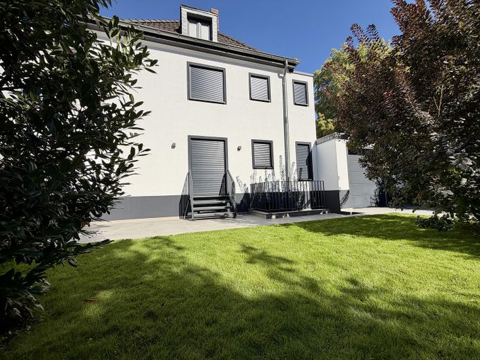 Rückseite mit Rolladen runter