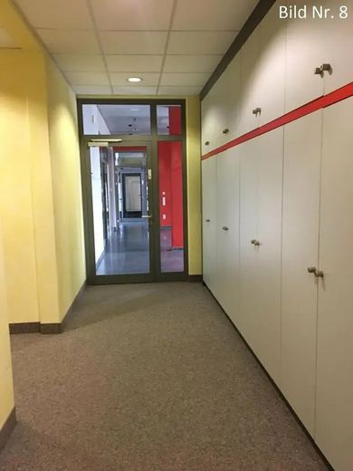 Comunidad de oficinas: oficinas de diseño moderno – Flur mit Einbauschränken