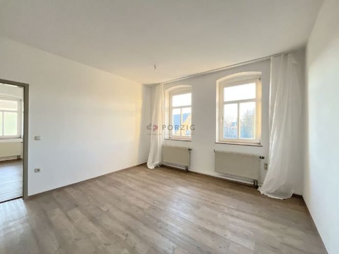 Großzügige Dachgeschossperle mit 3 Zimmern & Einbauküche! – Foto 1