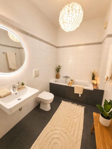 ***Bezugsfreie 2-Zimmer-Wohnung in der Andreasvorstadt mit Balkon oh. Provision*** – Bad