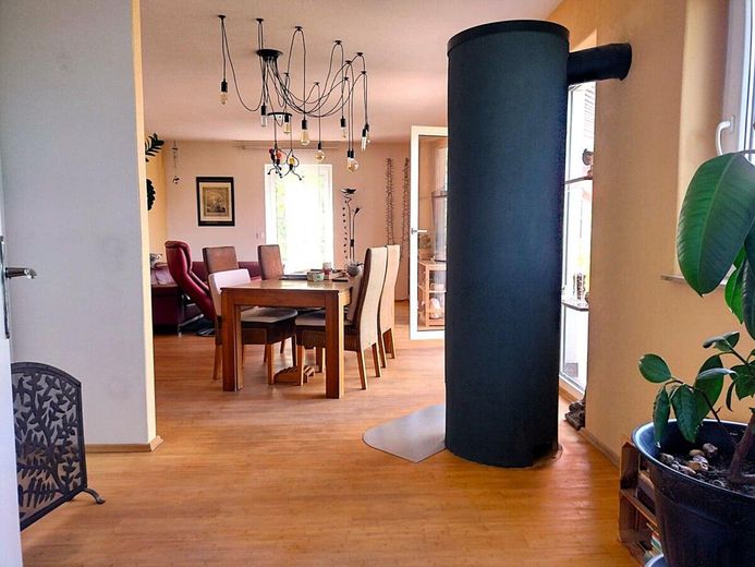 Sonniges Einfamilienhaus – Wohnzimmer3