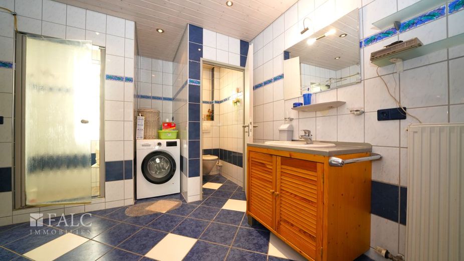 Renovierte Doppelhaushälfte in Altböckingen - FALC Immobilien Heilbronn – Für die Morgenroutine (EG)