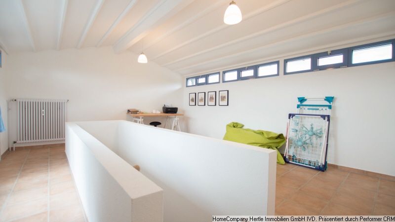 Renovierte Maisonette mit angenehmer Möblierung und großer Terrasse sowie 2 Balkone für 3-12 Monate in Kirchzarten-Burg – 1d2498d08485e0fcb5b1213f0cbfc88749b8533d.jpg