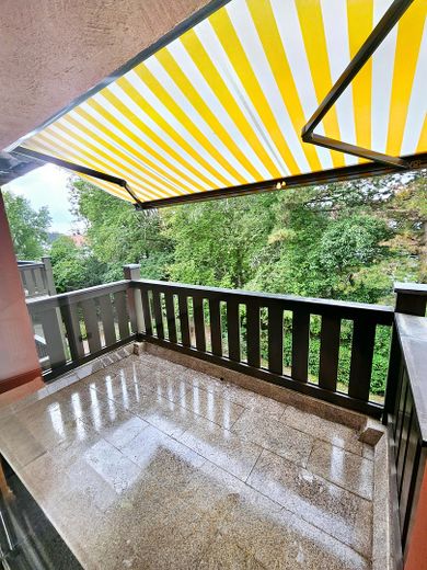 Geschmackvolle 4-Raum-Maisonette-Wohnung mit gehobener Innenausstattung, EBK und großem Balkon – Balkon