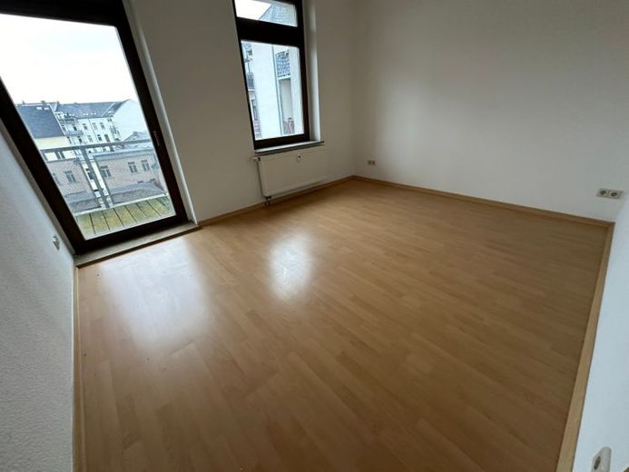 Balkon - 3.OG - WG-geeignet - nur Wohnzi. straßenseitig ausgerichtet** – Foto 1