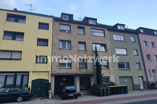 ***vollvermietetes 5 Familienhaus mit rückwärtiger Halle & toller Rendite von 5,85 % ****TOP