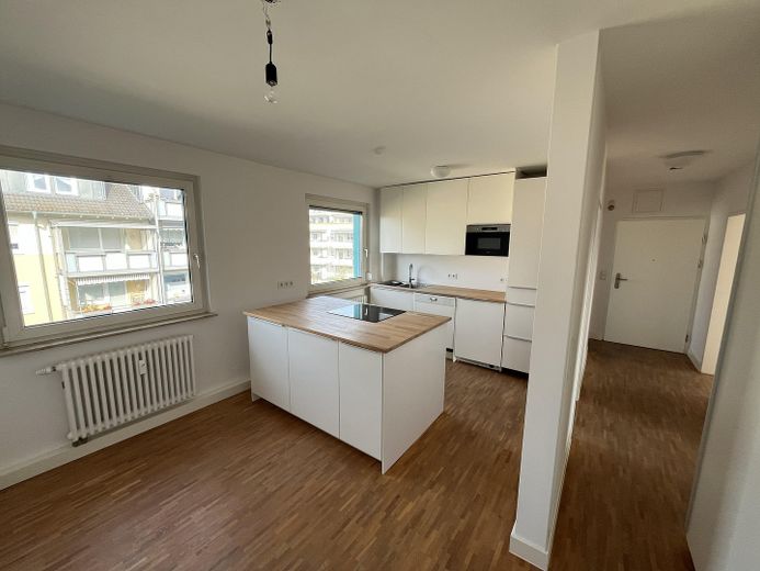 Modernisierte, helle 2-Zimmer-Wohnung mit Wohnküche – Küche