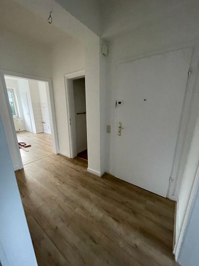 2.5-room apartment with balcony in a good, quiet location – Flur