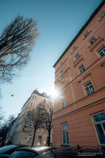 Exklusive, voll möblierte 2-Zimmer-Wohnung in begehrter Lage von Haidhausen – 8ee1bb4ec294b6b27a0b3020ef1b0a612ebf32cf.jpg