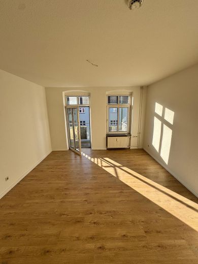 Zentral gelegene, helle 3-Raum Wohnung über 71,67 qm ab 01.08.2026 – Wohnzimmer
