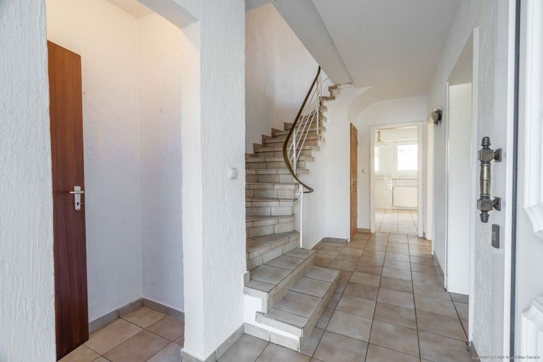 Viel Raum für Familie &amp; Ideen - Charmantes Haus mit Garten in Bonn-Niederholtorf – Diele