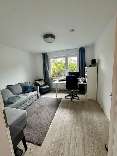 Provisionsfrei - Helles Reihenendhaus mit großer Terrasse, Sauna im Garten und Einzelgarage – Geräumiges Kinderzimmer