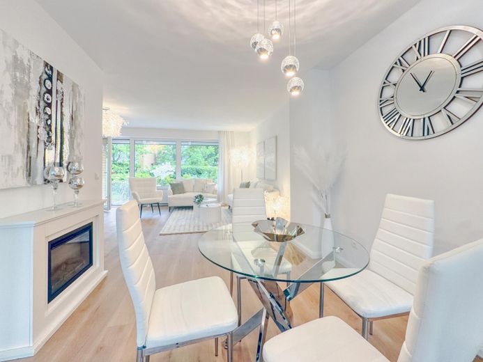 Großes, modernes Reihenhaus, sofort bezugsfrei! – Blick ins Esszimmer