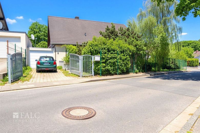 Einfamilienhaus in gehobener Lage auf 1008 m² – Außenansicht