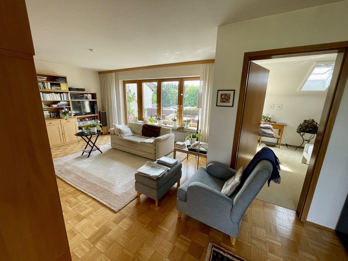 Lichtdurchflutete freundliche 3 Zimmer Dachgeschoßwohnung in ruhiger Lage in Wiblingen – Foto 3
