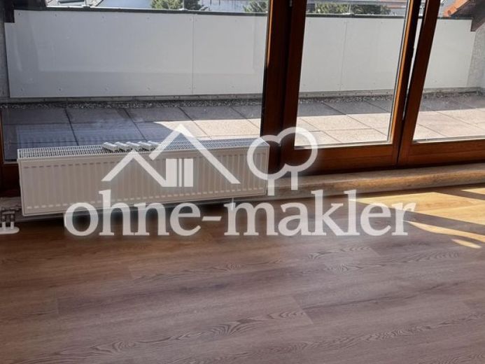 Erstbezug nach Renovierung: Moderne 2ZKB mit großer Dachloggia, EBK und Stellplatz – Foto 1