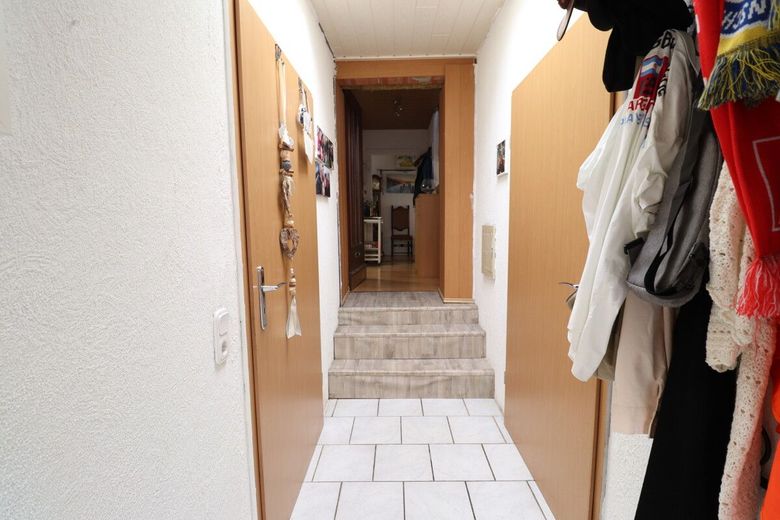 Charmantes Einfamilienhaus mit PV-Anlage und  viel Platz für die ganze Familie in Lehre ! – Anbau Flur Übergang Haupthaus