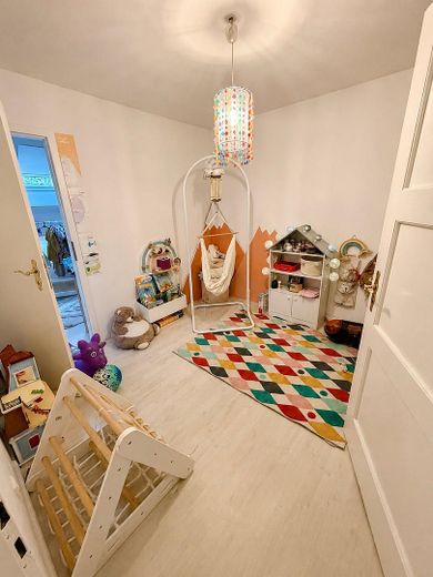 Großzügige 4-Zimmer-Maisonettewohnung – Kinderzimmer 2 mit Ankleide