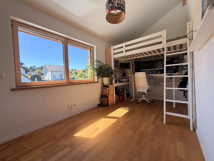 Neubau 2023 | KfW-40+ | PV + Speicher | 135 qm Wohnfläche | 635 qm Grundstück mit Südgarten – Zimmer 2
